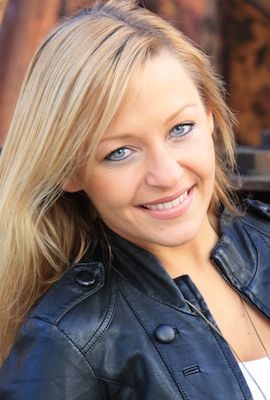 Das Portrait zeigt Filip Torndal Sevenmar mit kurzen, dunklen Haaren, braunen Augen und einem freundlichen Lächeln.